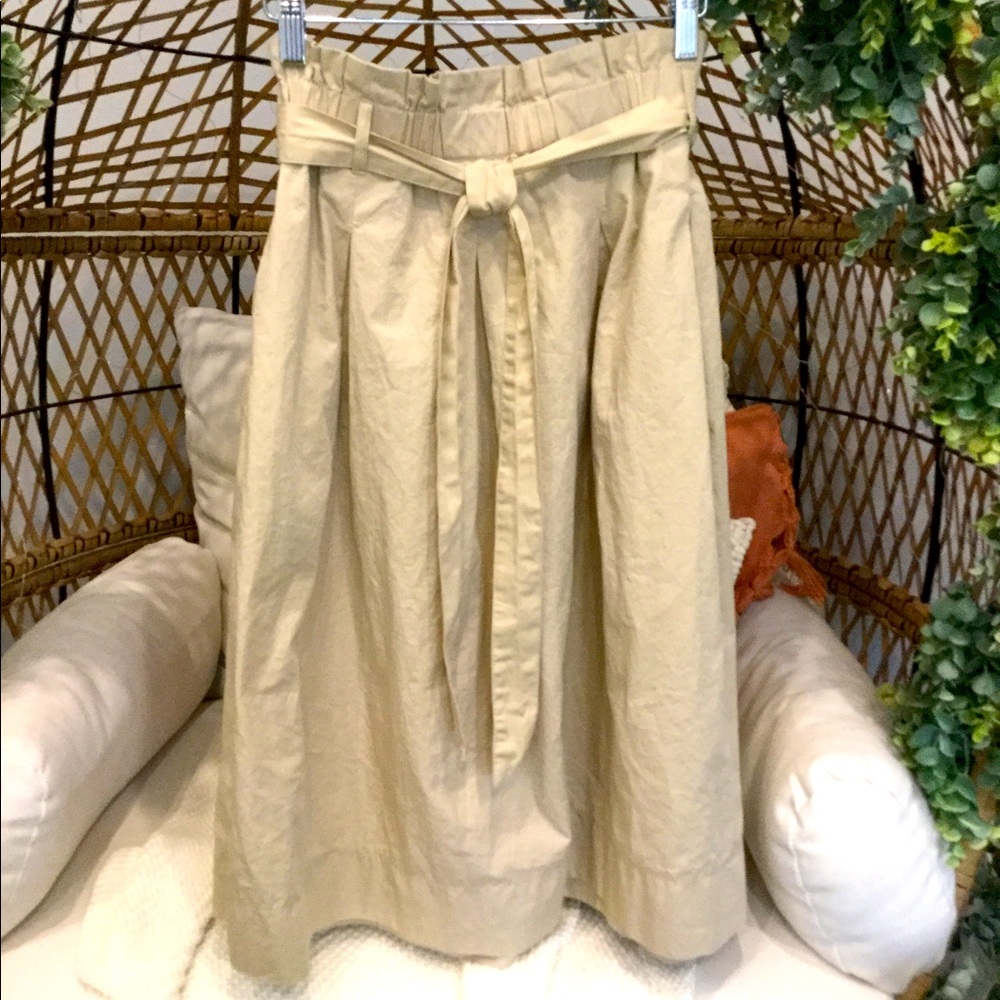 Woman’s H&M skirt